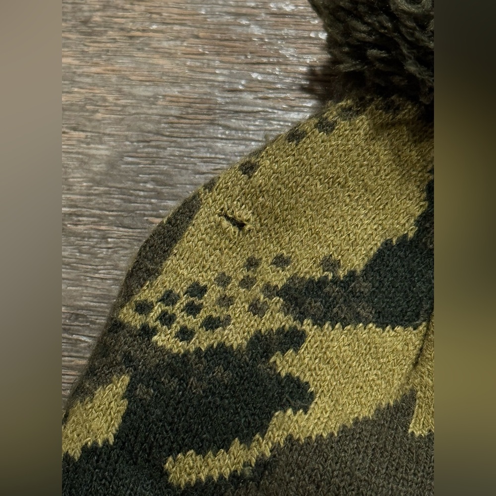 ☀️Kids Nike Green and Black Camo Beanie with Pom - Picture 3 of 4